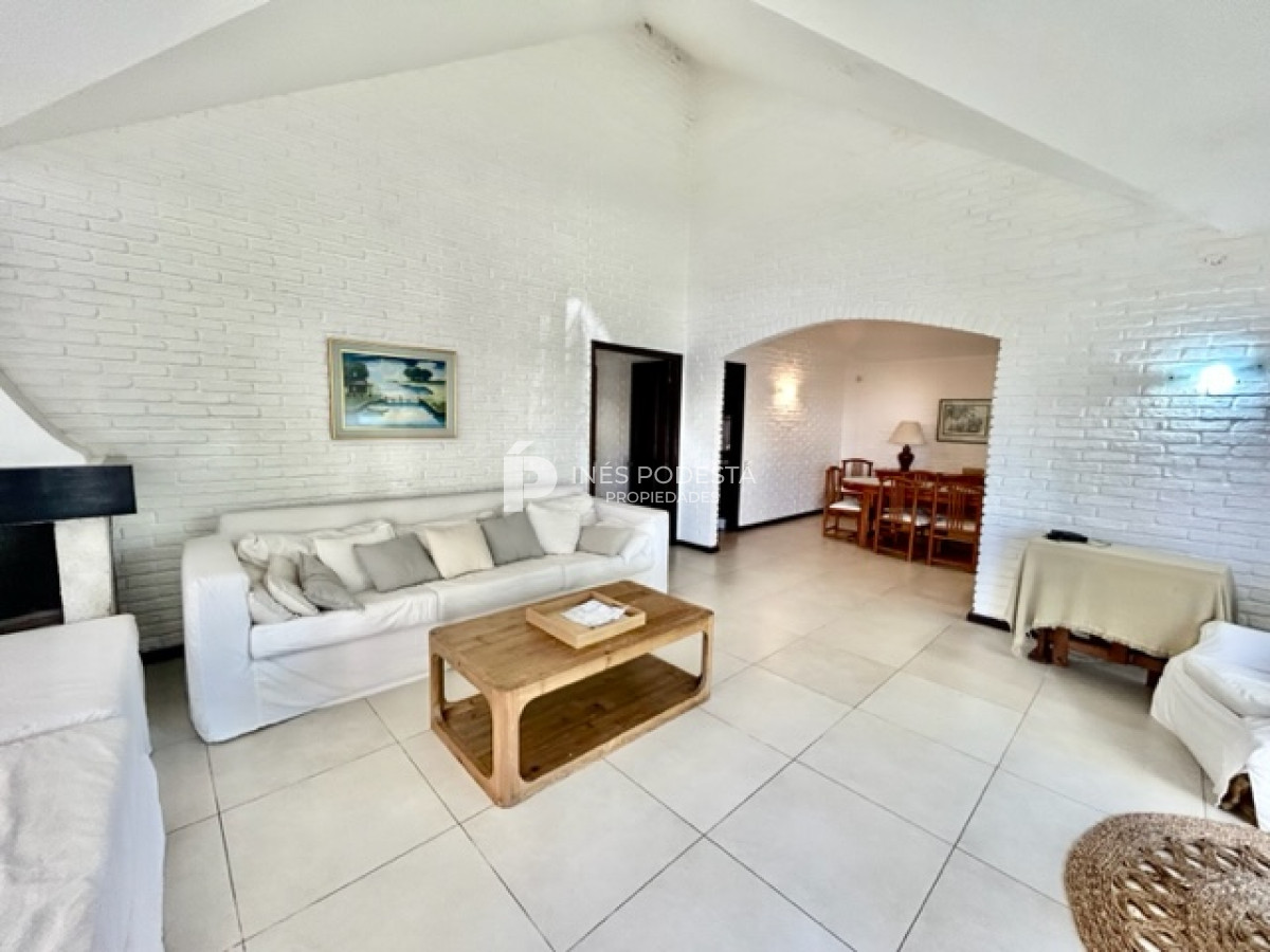 Casa ID.4223 - ALQUILER zona Punta Shopping, 4 dormitorios