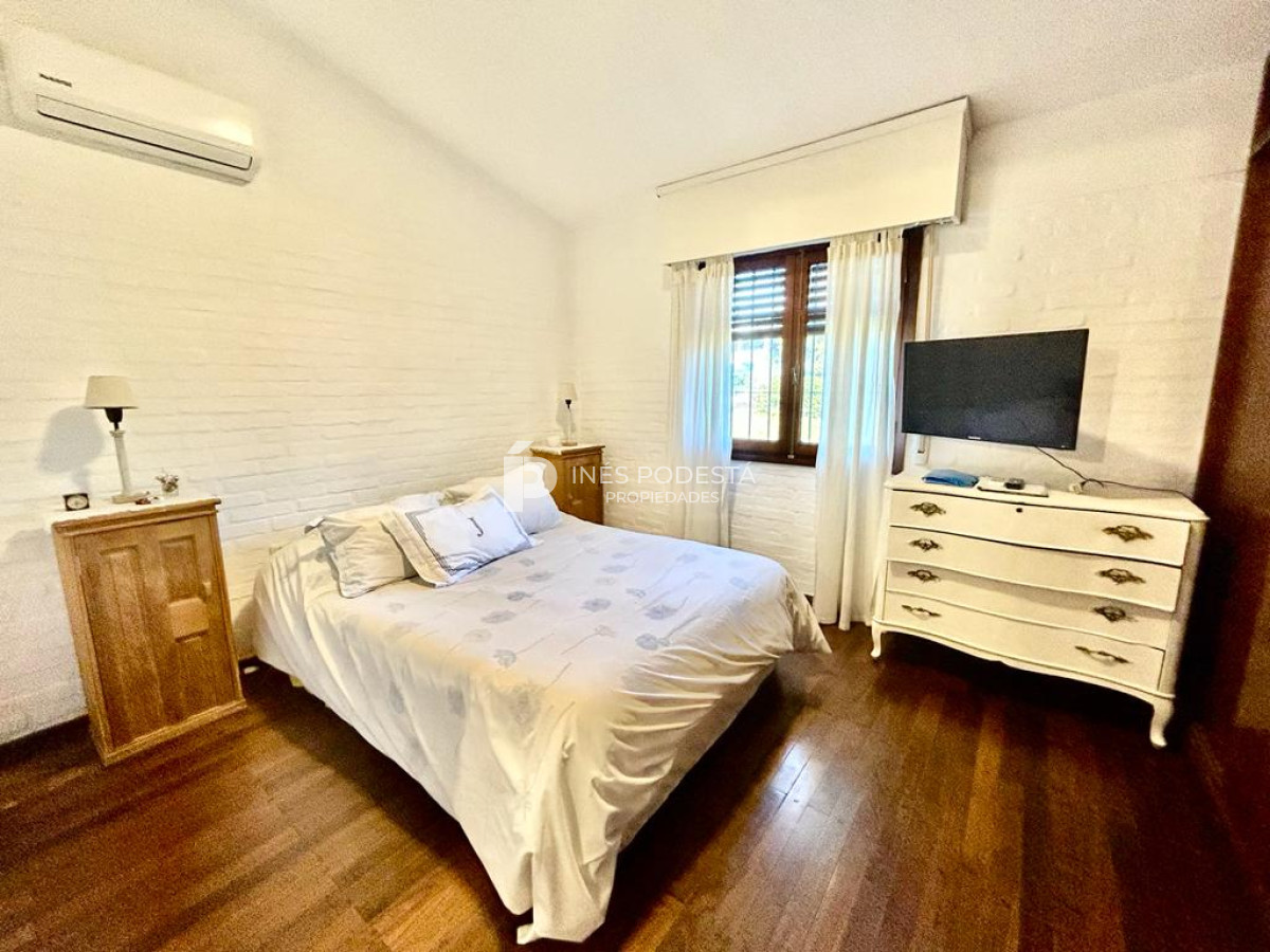 Casa ID.4792 - Alquiler Zona de colegios, 3 dormitorios y 2 baños, jardín cercado