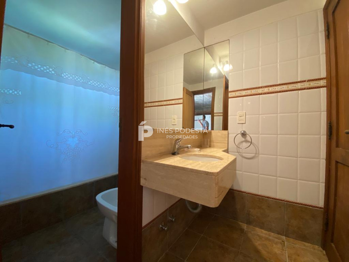 Casa ID.516 - Casa con 4 dormitorios y dep. de servicio con piscina a 100 mts mar