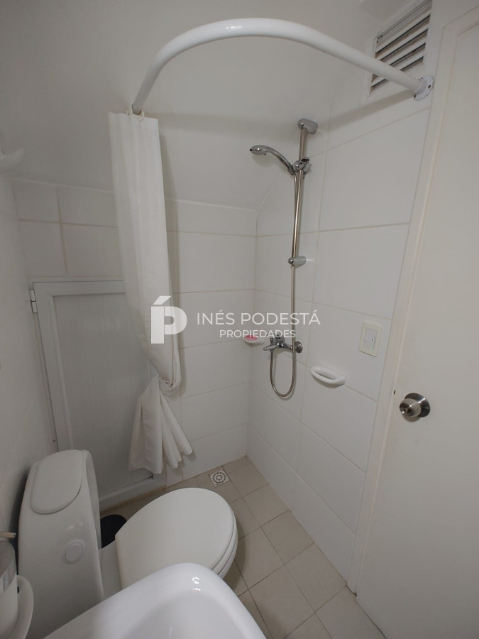 Casa ID.4910 - Apartamento en alquiler de 3 dormitorios en Manantiales 