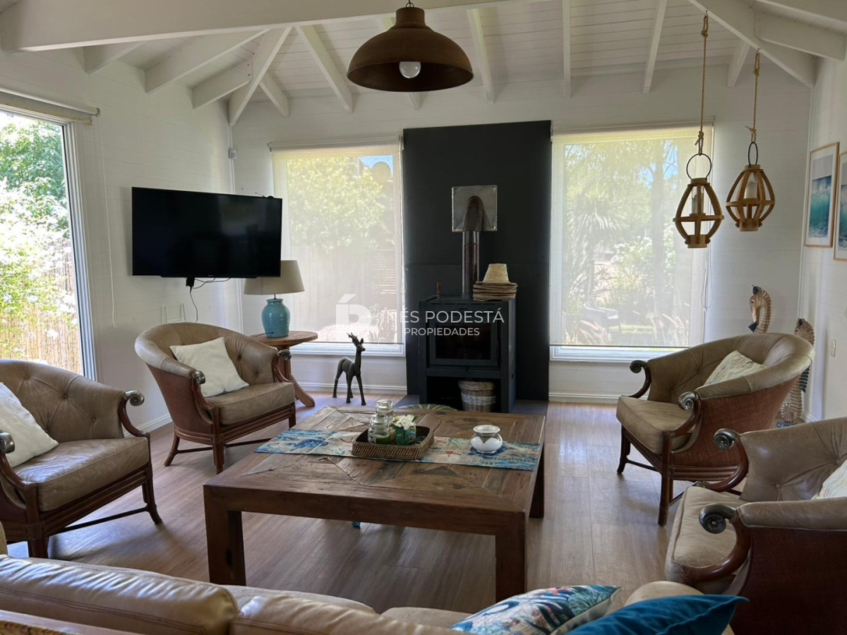 Casa ID.41828 - Alquiler 4 dormitorios y 3 baños