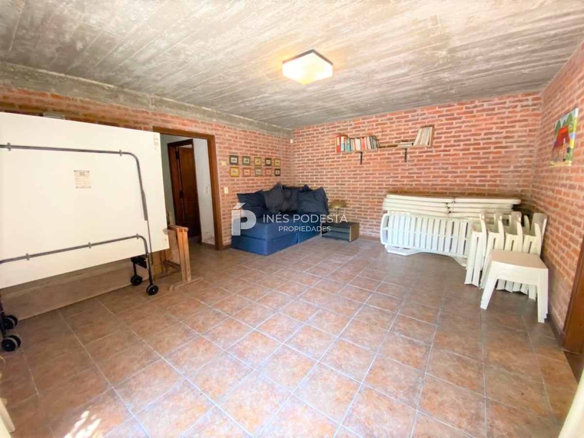 Casa ID.516 - Casa con 4 dormitorios y dep. de servicio con piscina a 100 mts mar