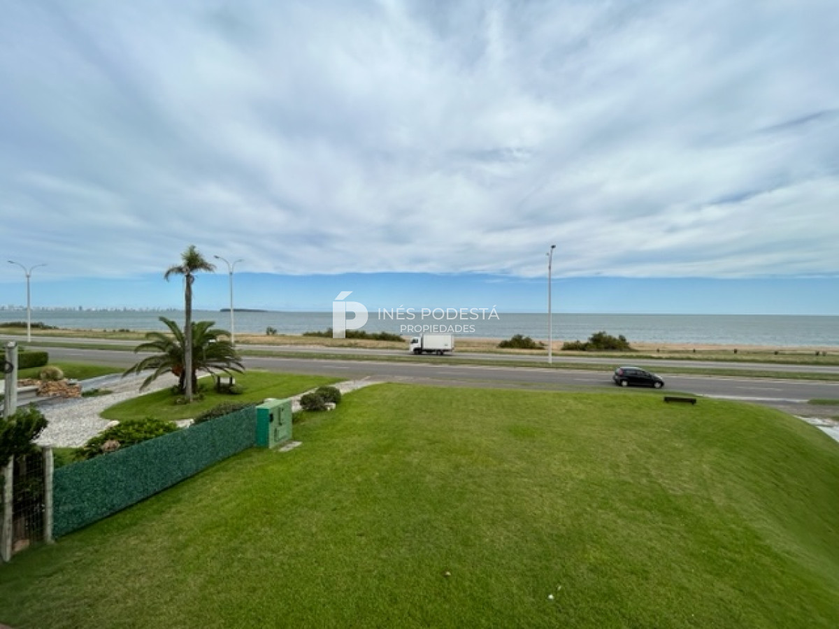 Casa ID.3837 - Pinares frente al mar, muy amplia con 6 suites más 2 dependencias de servicio