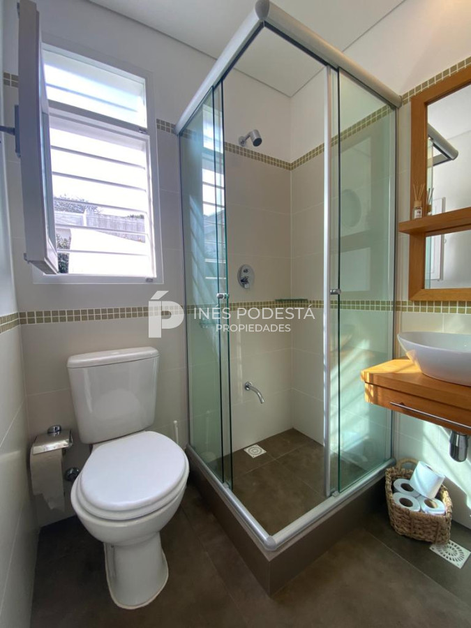 Casa ID.4276 - Alquiler en Mansa, próximo al mar con 3 dormitorios y 2 baños reciclada