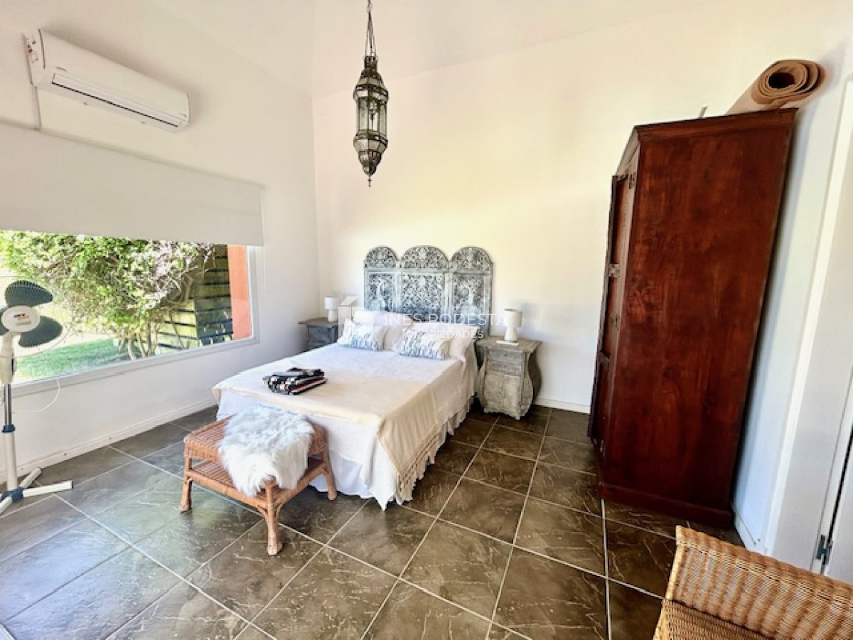 Casa ID.2699 - Alquiler en Manantiales 5 dormitorios y piscina 