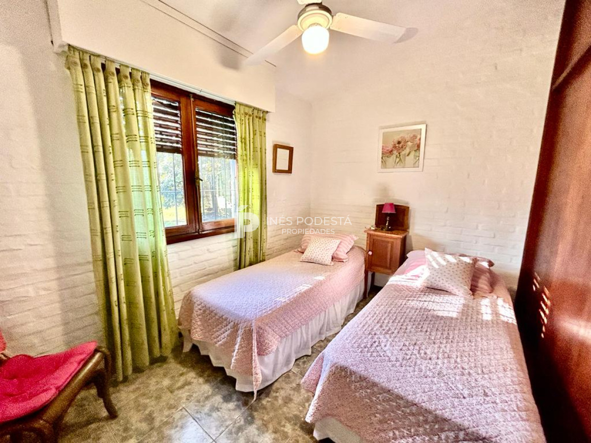 Casa ID.4792 - Alquiler Zona de colegios, 3 dormitorios y 2 baños, jardín cercado