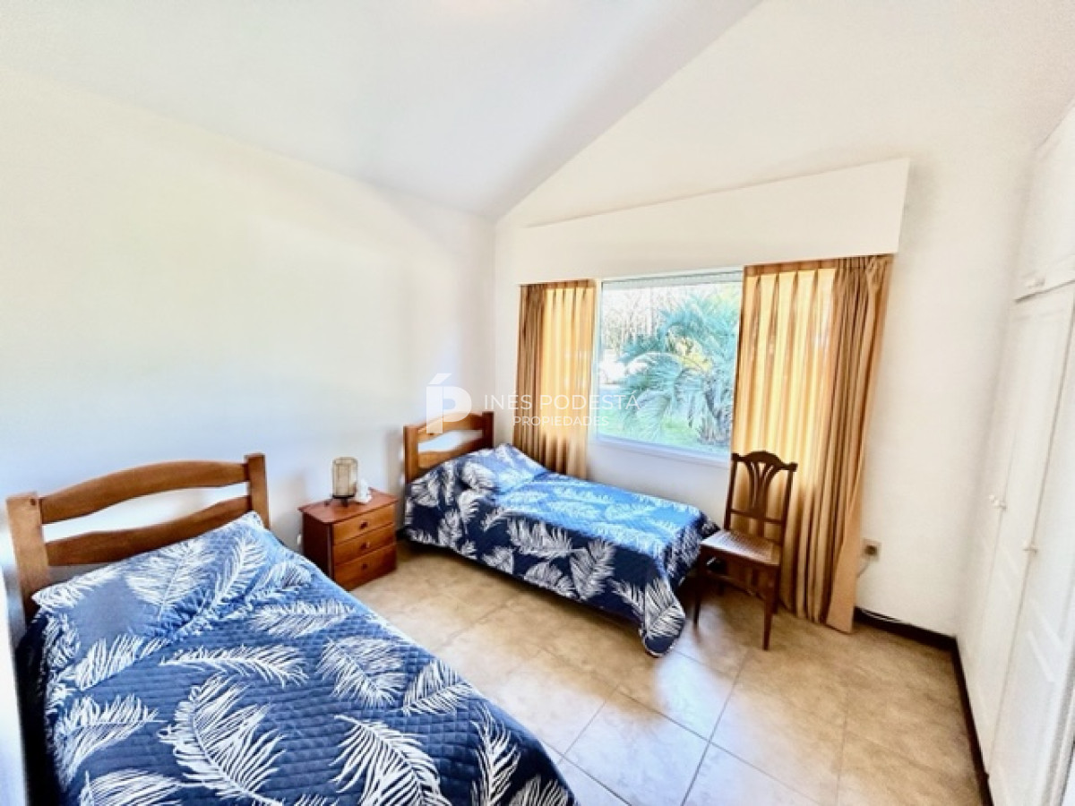 Casa ID.916 - Mansa, excelente ubicación con 4 dormitorios y 3 baños