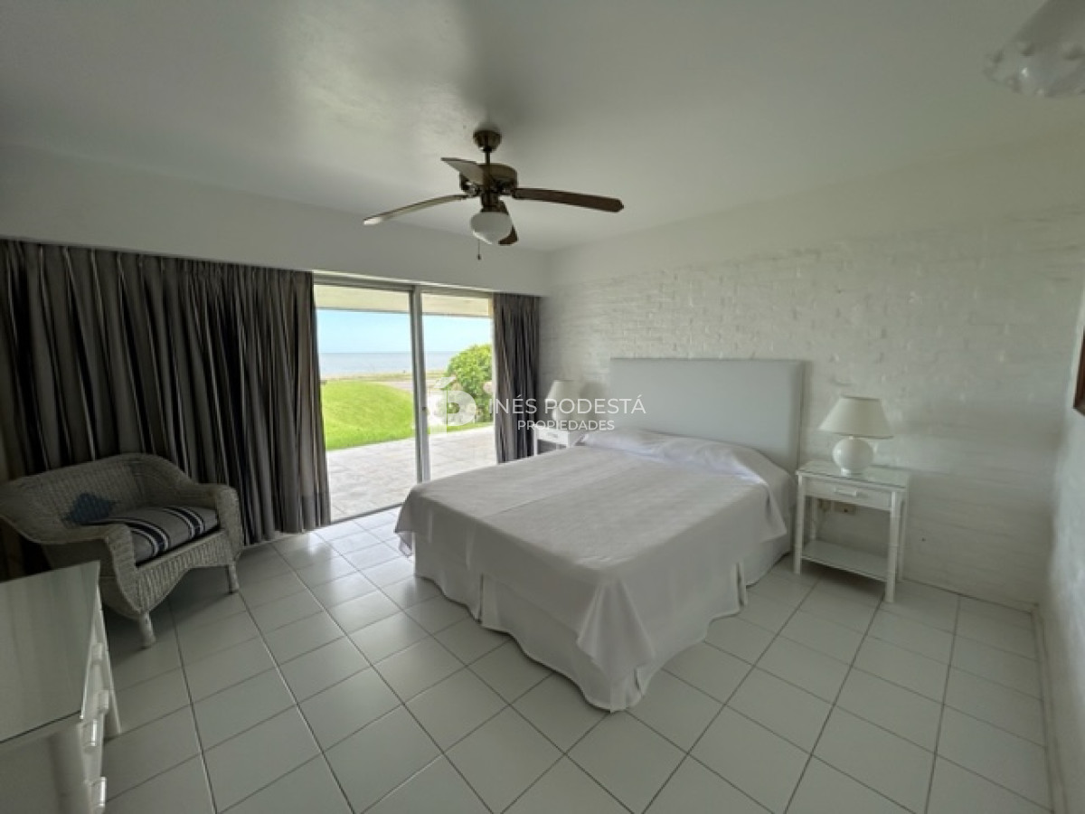 Casa ID.3837 - Pinares frente al mar, muy amplia con 6 suites más 2 dependencias de servicio