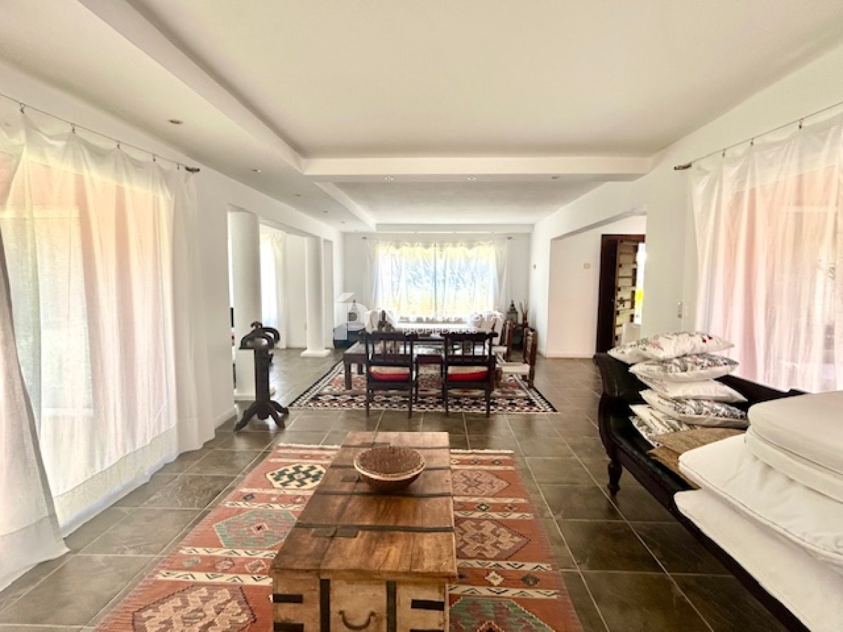 Casa ID.2699 - Alquiler en Manantiales 5 dormitorios y piscina 