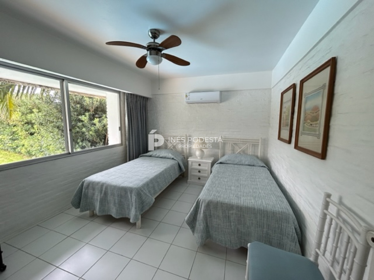 Casa ID.3837 - Pinares frente al mar, muy amplia con 6 suites más 2 dependencias de servicio