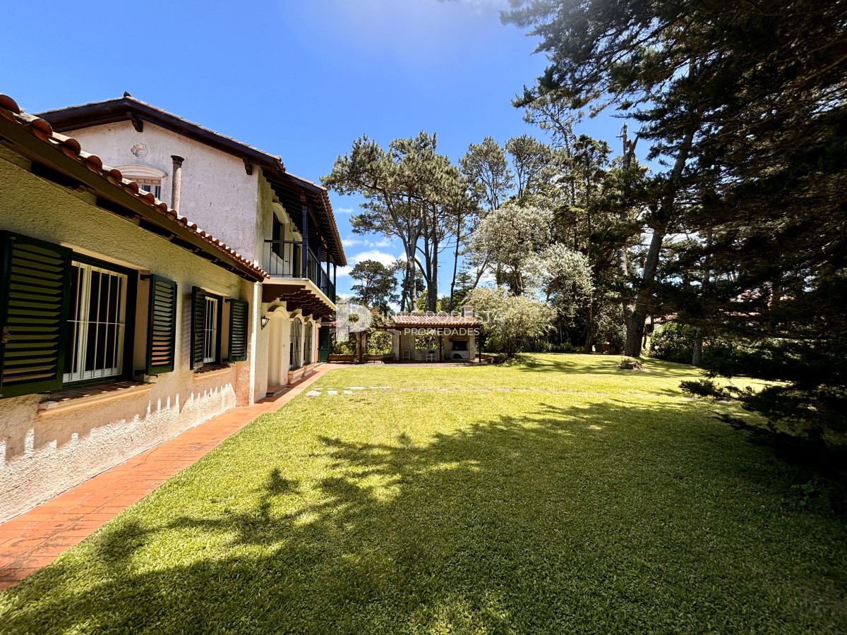 Casa ID.995 - Alquiler casa de 5 dormitorios 