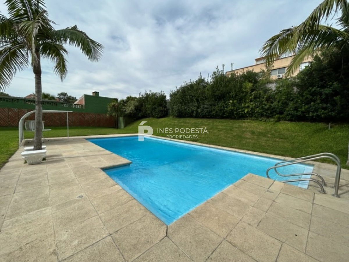 Casa ID.3837 - Pinares frente al mar, muy amplia con 6 suites más 2 dependencias de servicio