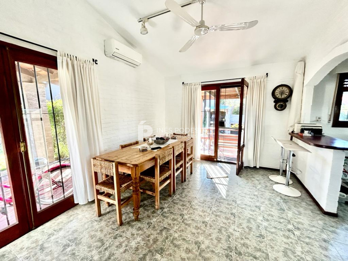 Casa ID.4792 - Alquiler Zona de colegios, 3 dormitorios y 2 baños, jardín cercado