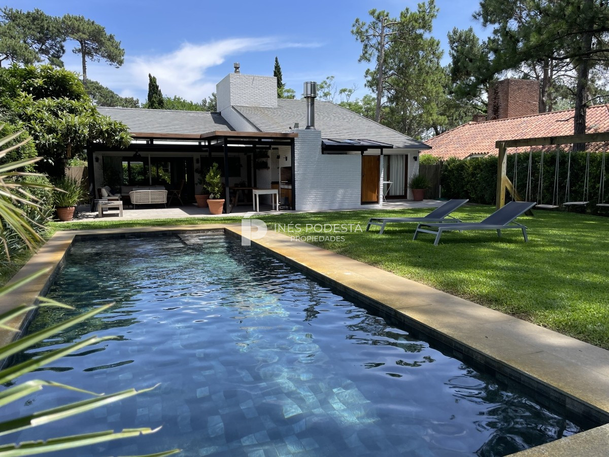Casa de 4 dormitorios en alquiler, con piscina climatizada