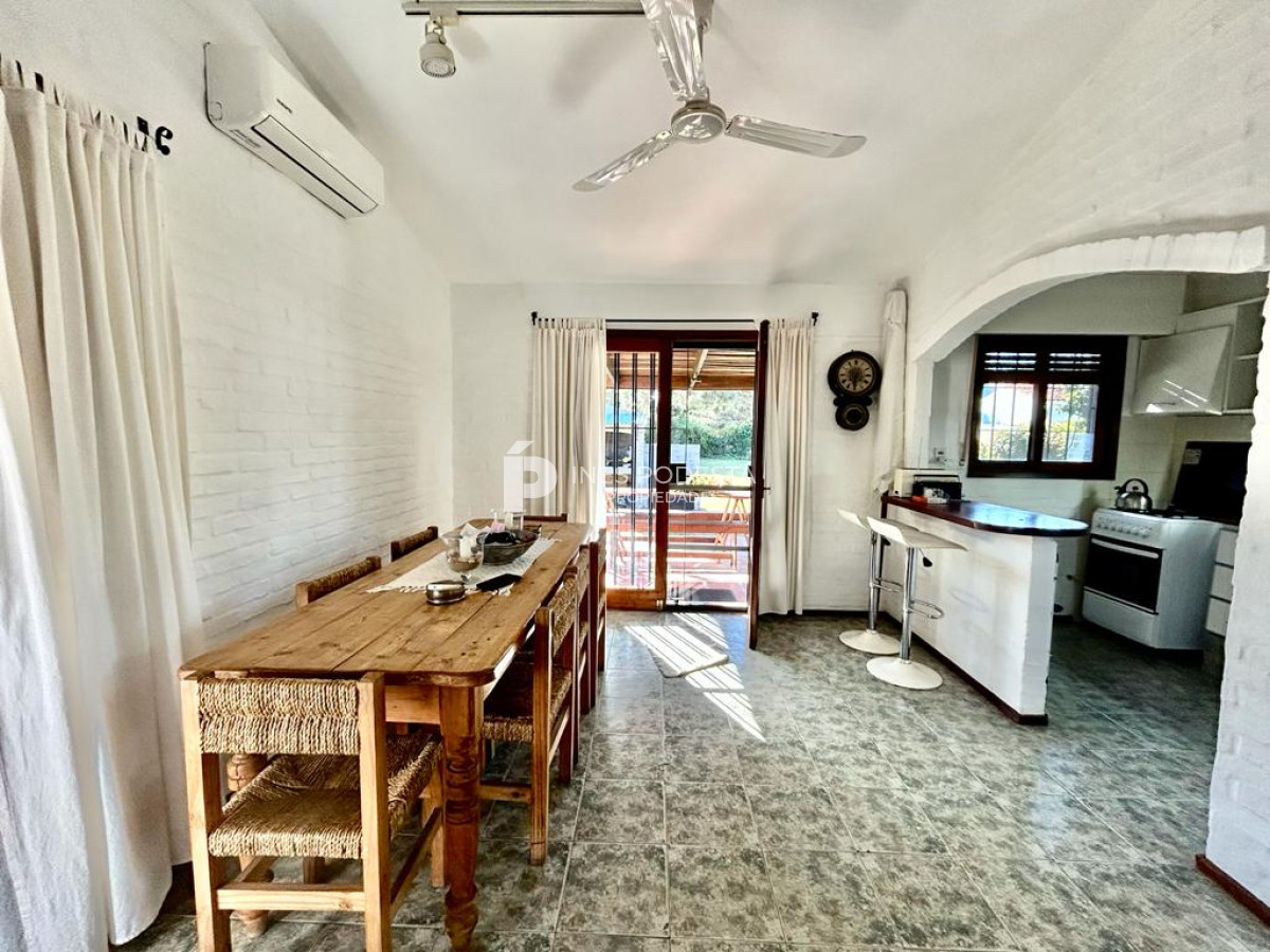 Casa ID.4792 - Alquiler Zona de colegios, 3 dormitorios y 2 baños, jardín cercado