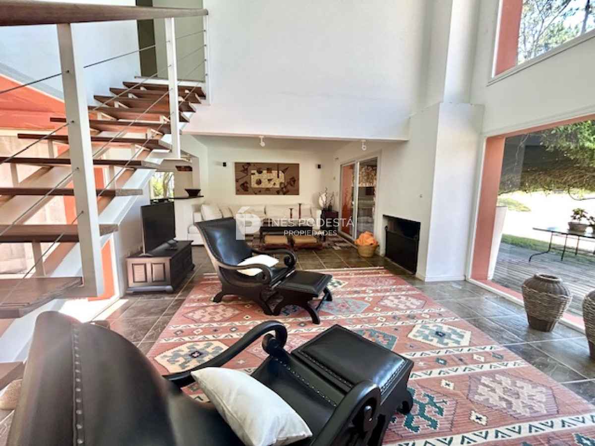 Casa ID.2699 - Alquiler en Manantiales 5 dormitorios y piscina 