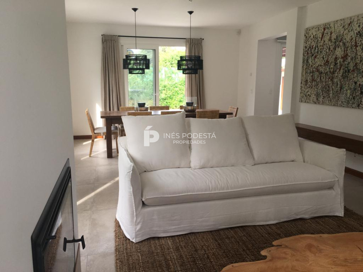 Casa ID.8678 - Alquiler 4 dormitorios y dependencia de servicio con piscina