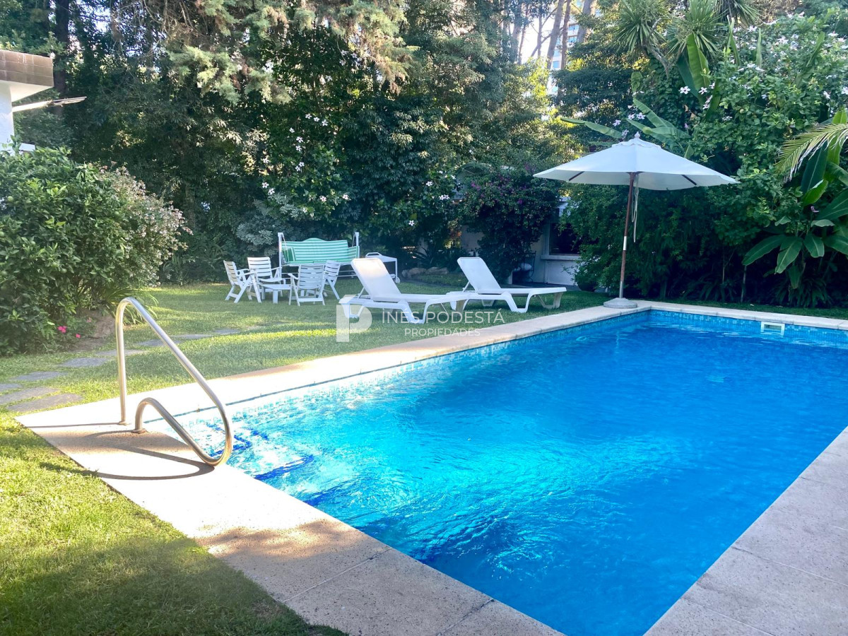 Casa ID.1973 - Venta en Cantegril 4 dormitorios y dependencia de servicio