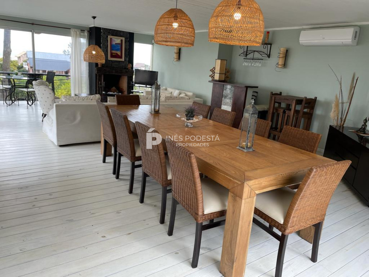 Casa ID.6435 - Venta casa con 5 dormitorios más dependencia de servicio