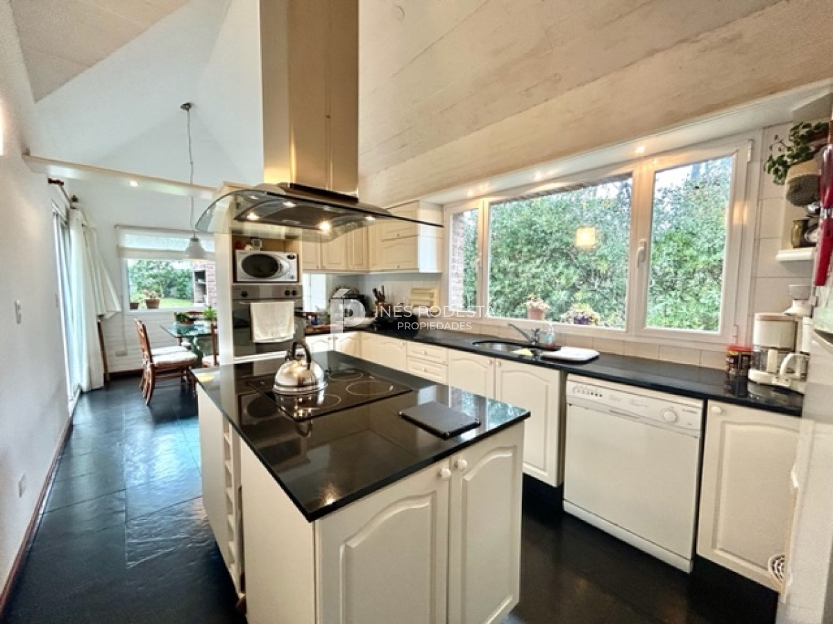 Casa ID.40003 - Muy buena casa en la mansa a 200 mts de la rambla con 3 suites