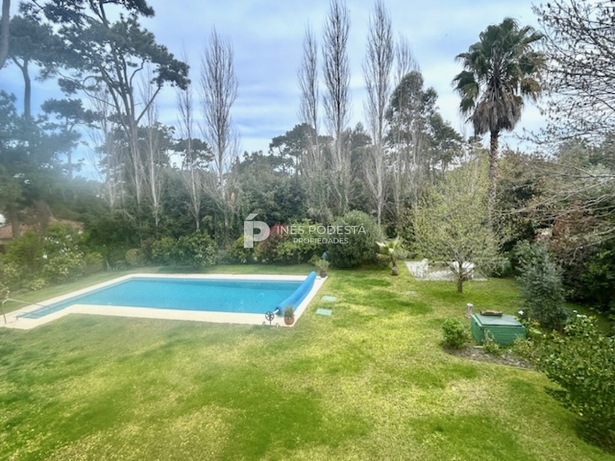 Casa ID.41030 - Venta casa con 4 dormitorios + dependencia de servicio y piscina climatizada