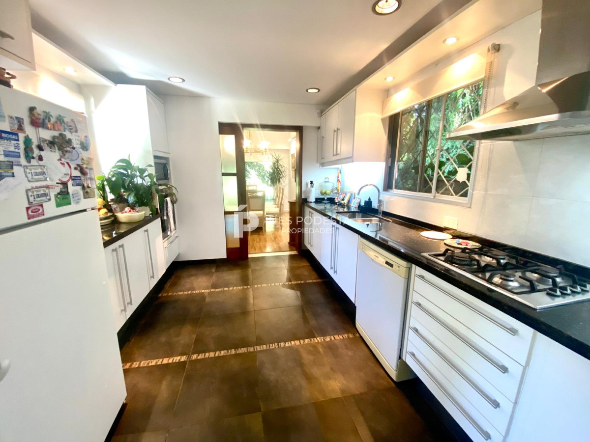 Casa ID.1973 - Venta en Cantegril 4 dormitorios y dependencia de servicio