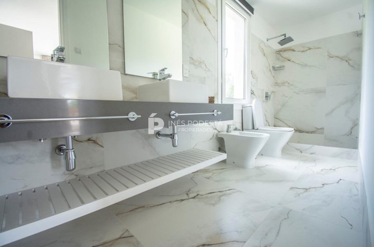 Casa ID.8678 - Alquiler 4 dormitorios y dependencia de servicio con piscina