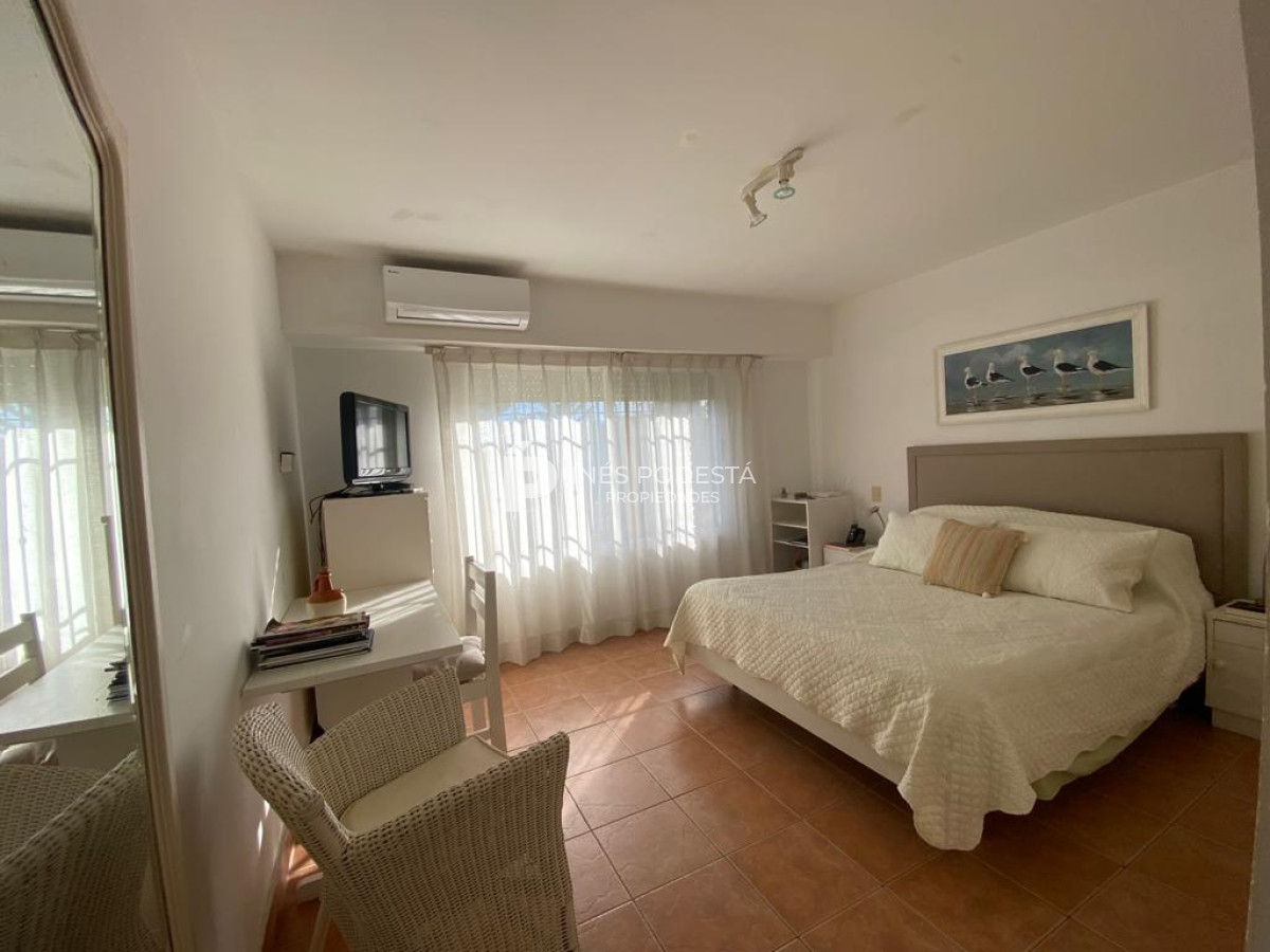Casa ID.6240 - Alquiler en Mansa  4 dormitorios y dependencia de servicio