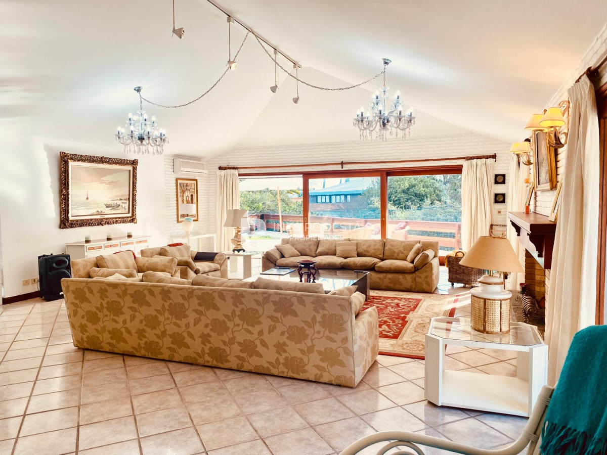 Casa ID.39062 - Alquiler y venta en mansa con 7 dormitorios