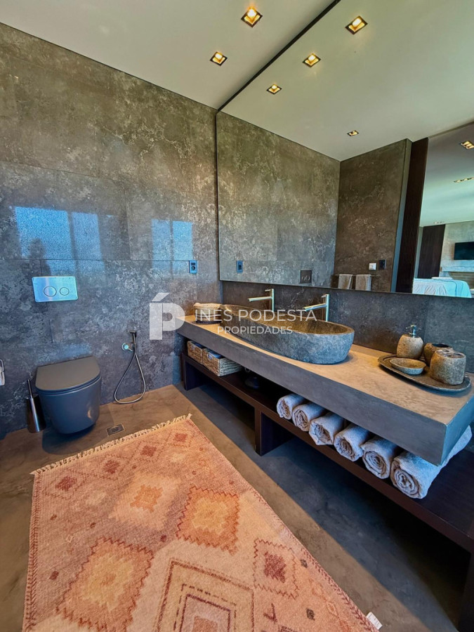 Casa ID.41914 - Venta propiedad moderna con 2 suites y dependencia de servicio