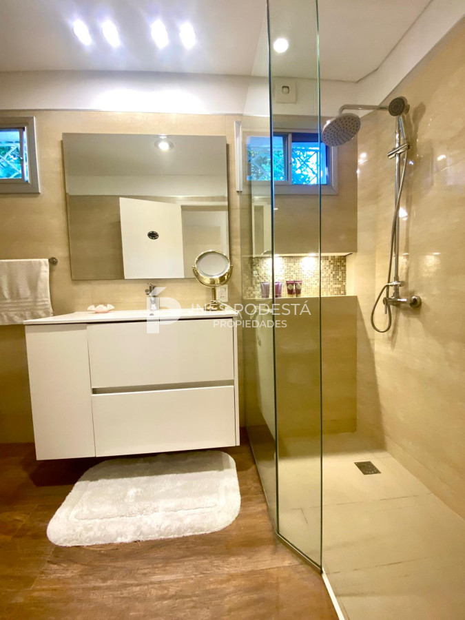 Casa ID.1973 - Venta en Cantegril 4 dormitorios y dependencia de servicio