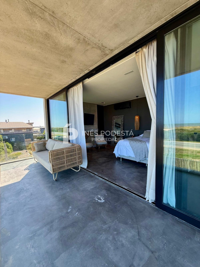 Casa ID.41914 - Venta propiedad moderna con 2 suites y dependencia de servicio
