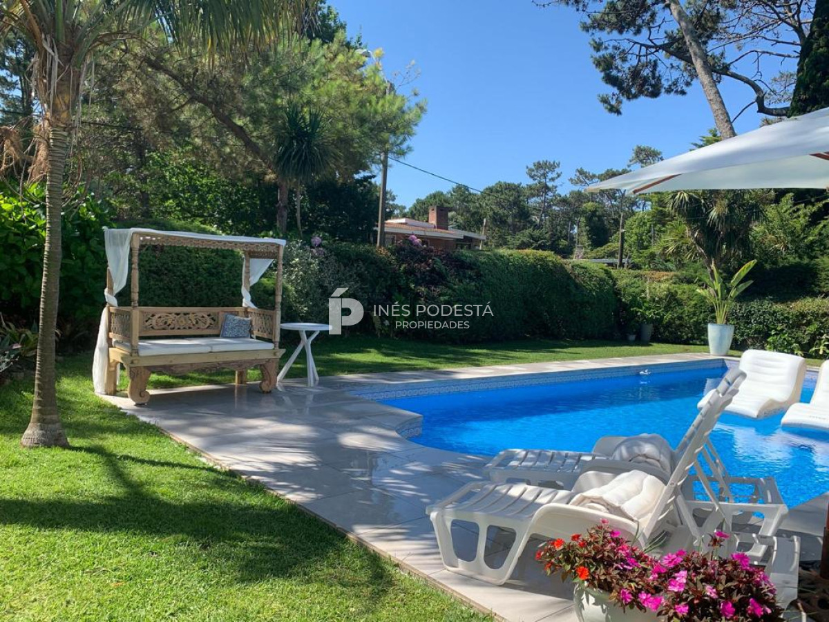 Casa ID.40186 - ALQUILER MANSA CON 4 DORMITORIOS Y 3 BAÑOS,  PILETA CLIMATIZADA