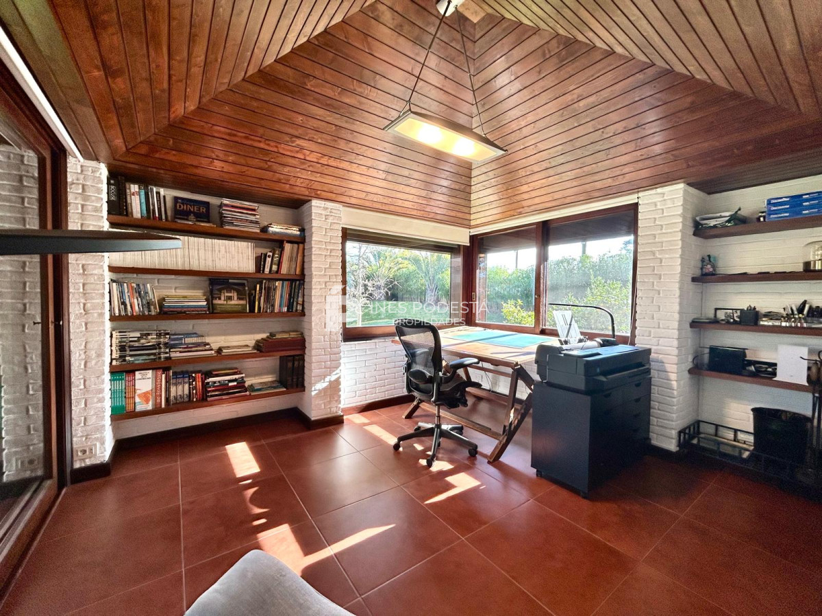 Casa ID.8429 - Venta de Excelente propiedad en el corazón de La Mansa con 4 suites