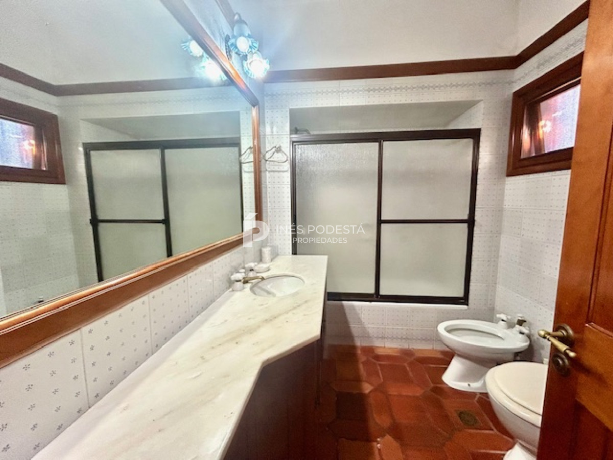 Casa ID.4899 - Venta casa en mansa 4 dormitorios y dependencia de servicio,  piscina