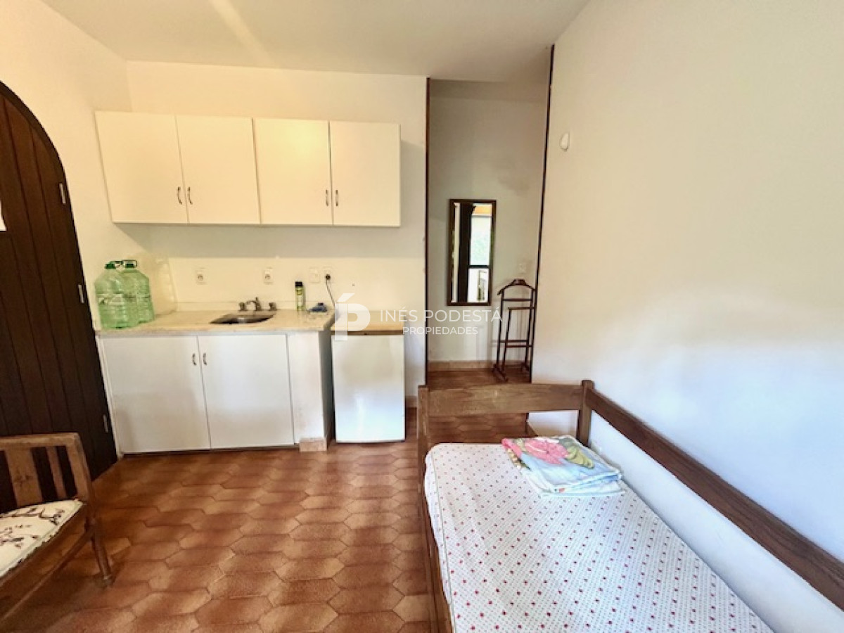 Casa ID.8011 - Venta con 4 dormitorios y dependencia de servicio