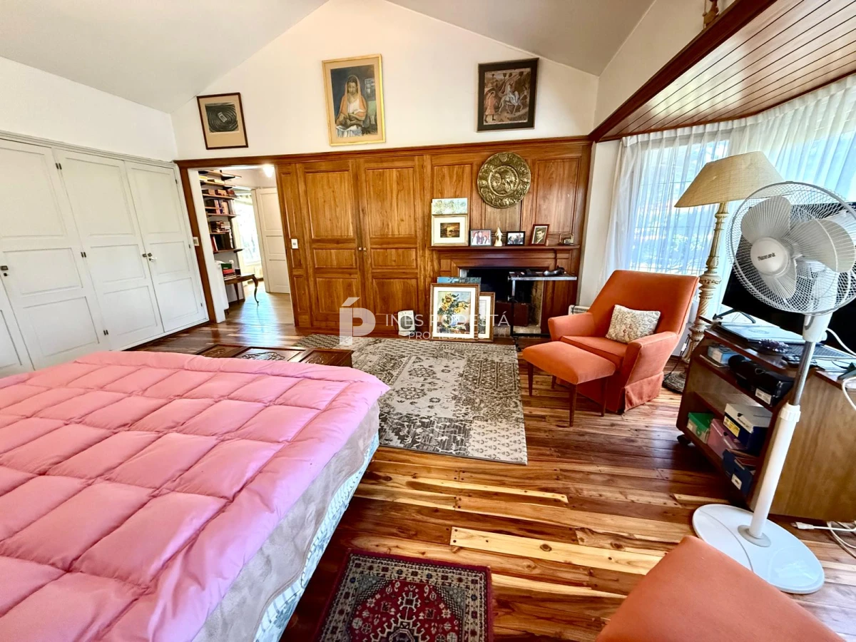 Casa ID.41758 - Venta casa 4 dormitorios y dependencia de servicio