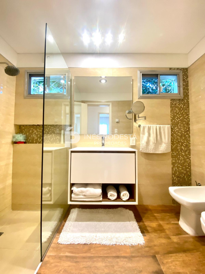 Casa ID.1973 - Venta en Cantegril 4 dormitorios y dependencia de servicio