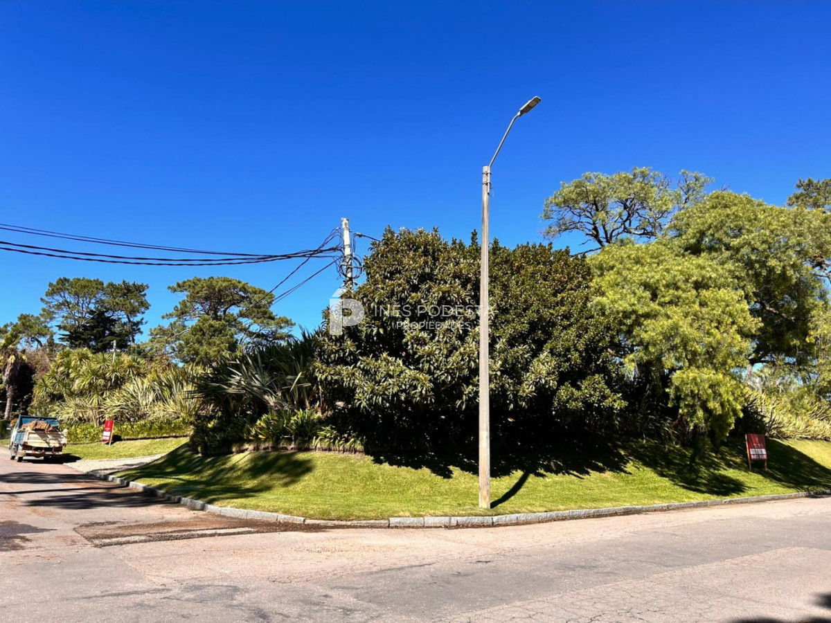 Casa ID.8429 - Venta de Excelente propiedad en el corazón de La Mansa con 4 suites