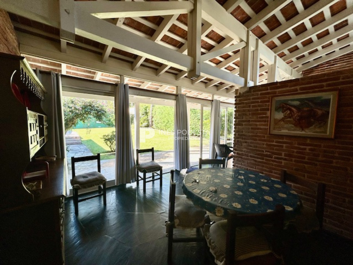 Casa ID.7039 - Venta casa de 3 dormitorios y dependencia de servicio