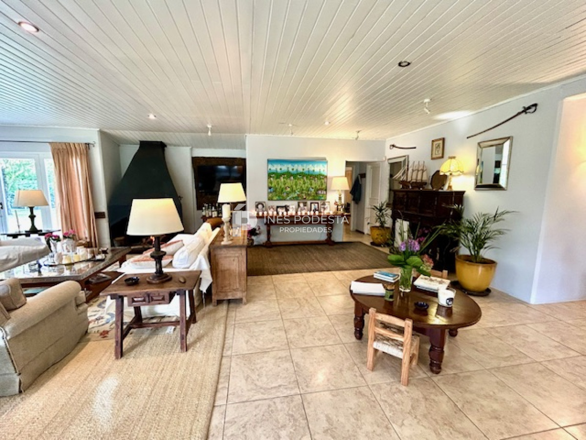 Casa ID.40762 - Venta en mansa con 4 dormitorios más 2 dormitorios exteriores