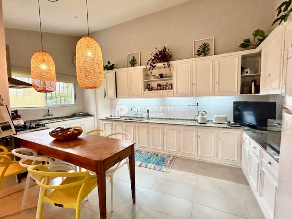 Casa ID.40762 - Venta en mansa con 4 dormitorios más 2 dormitorios exteriores