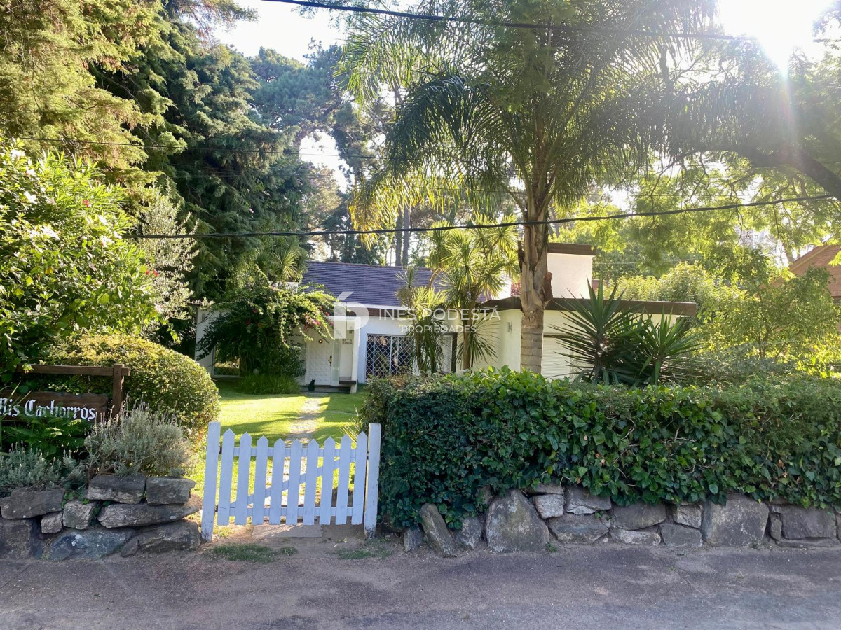 Casa ID.1973 - Venta en Cantegril 4 dormitorios y dependencia de servicio