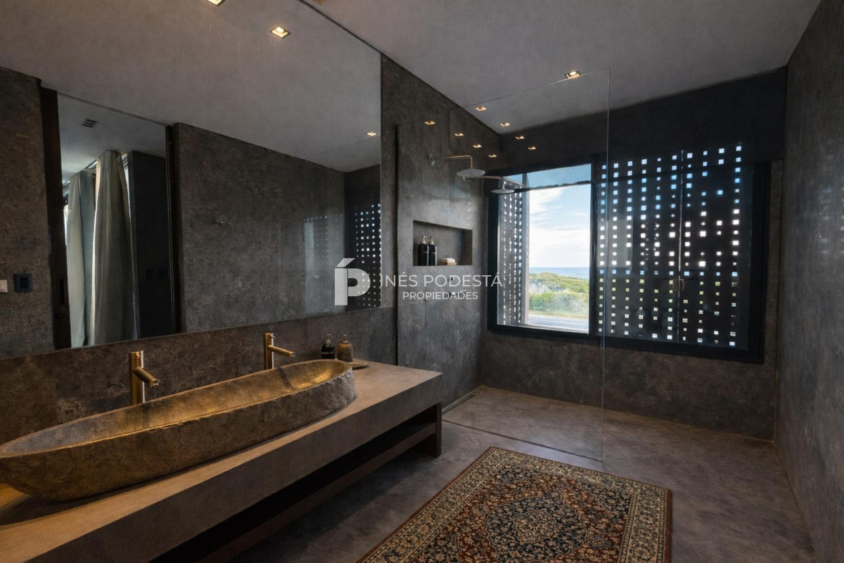 Casa ID.41914 - Venta propiedad moderna con 2 suites y dependencia de servicio
