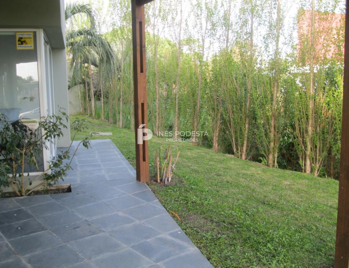 Casa ID.6219 - Casa con piscina  con 5 dormitorios y 4 baños a 100 mts del mar y muy buena vista