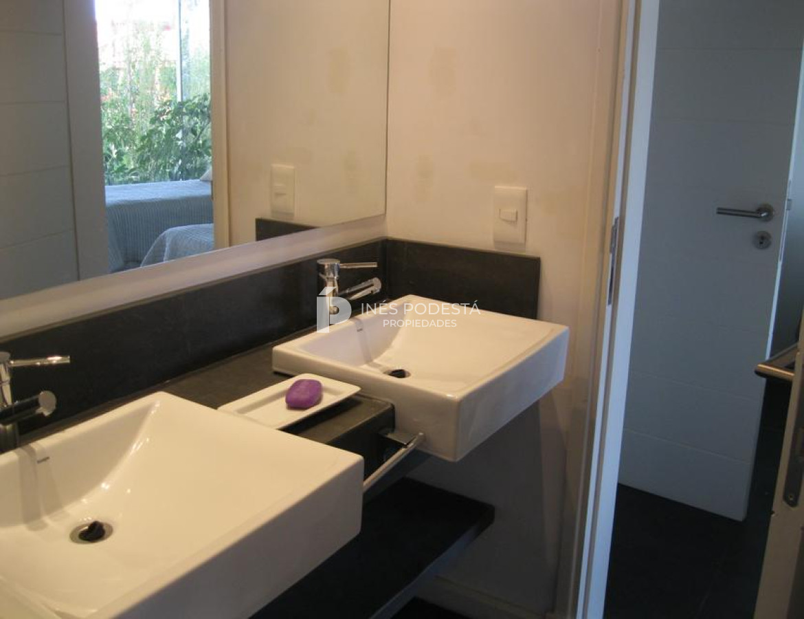 Casa ID.6219 - Casa con piscina  con 5 dormitorios y 4 baños a 100 mts del mar y muy buena vista