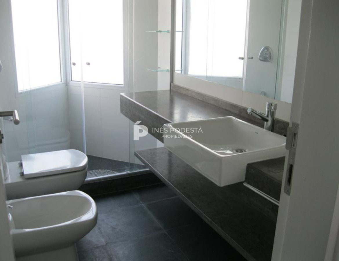 Casa ID.6219 - Casa con piscina  con 5 dormitorios y 4 baños a 100 mts del mar y muy buena vista