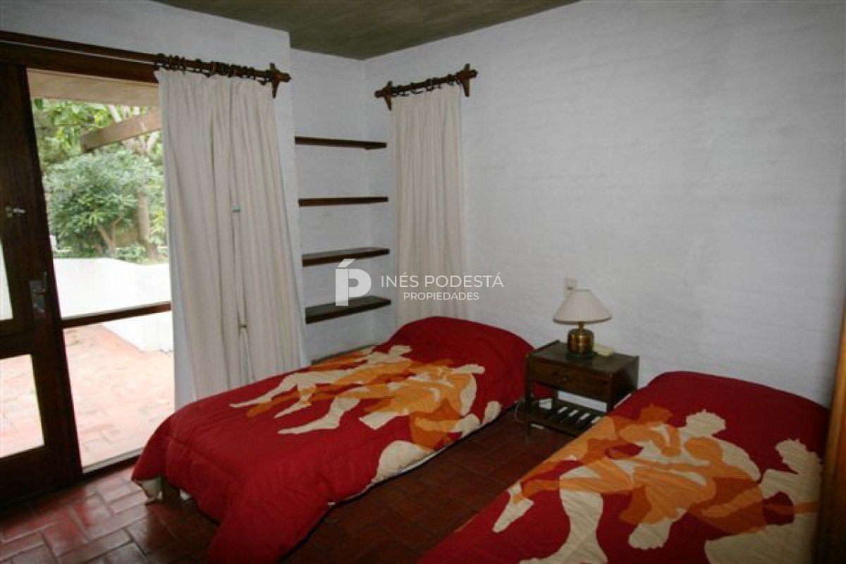 Casa ID.6337 - Alquiler 3 dormitorios y dependencia de servicio