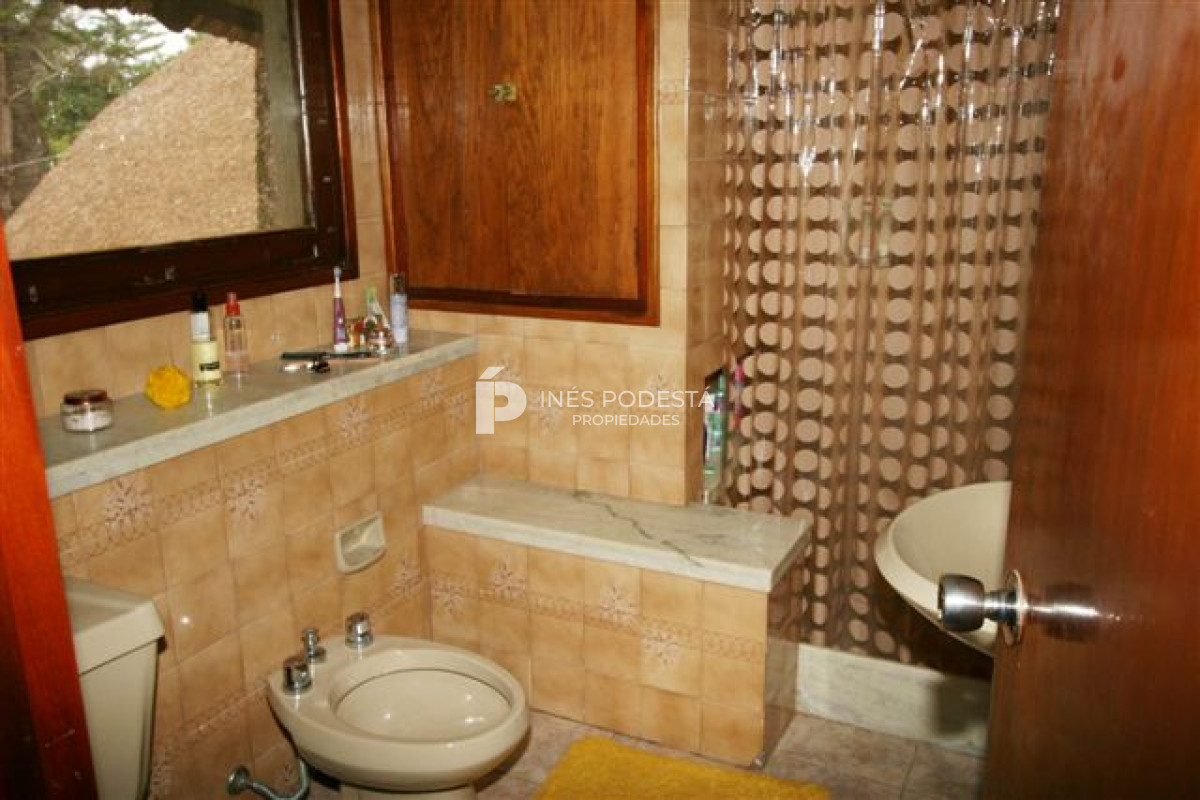Casa ID.6337 - Alquiler 3 dormitorios y dependencia de servicio