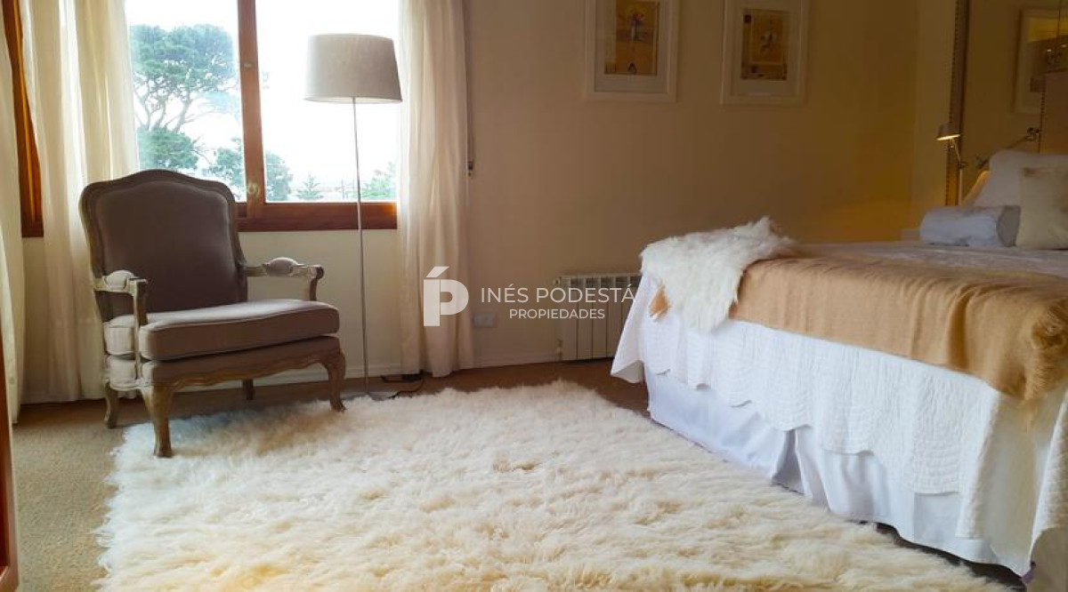 Casa ID.7088 - VENTA CASA EN MANSA  4 DORMITORIOS